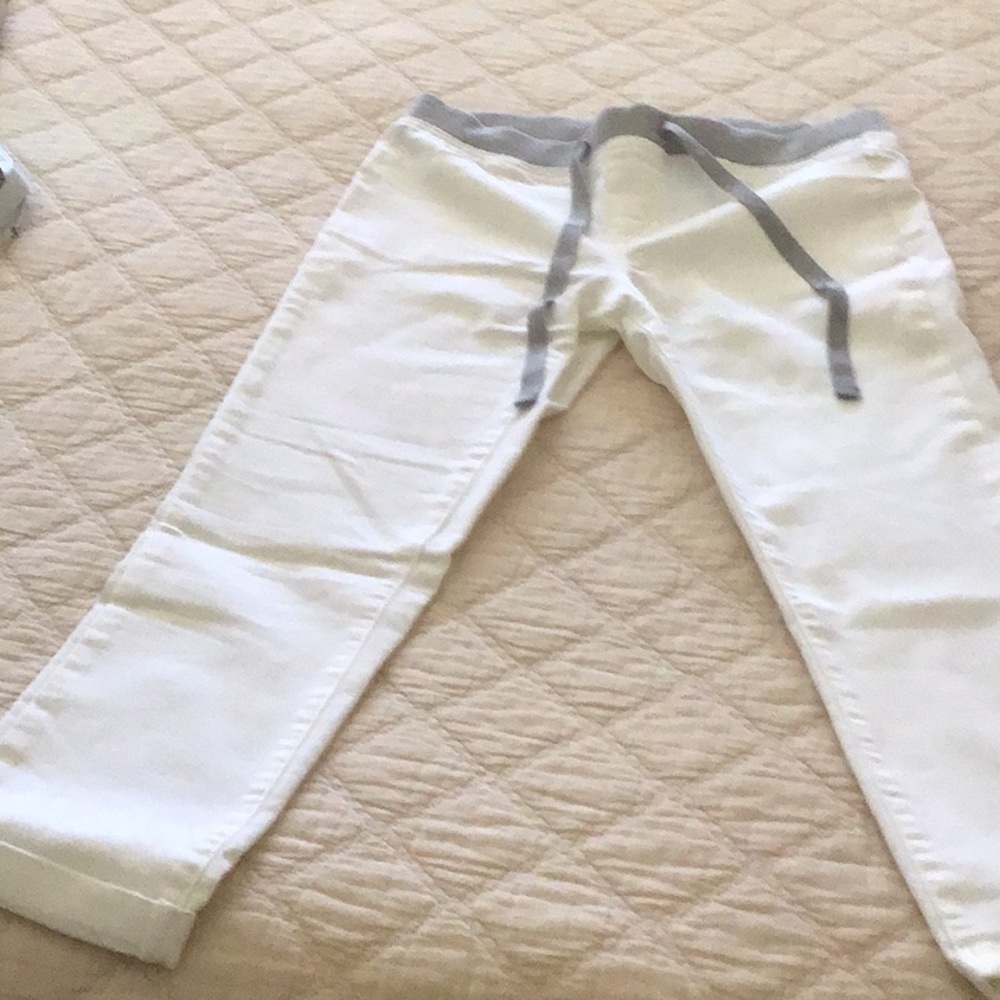 NWOT no boundaries white elastic waist jeans